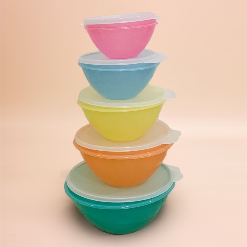 Tupperware 5 pieces wonderlier bowls